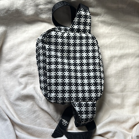 Baggu Fanny Pack - Picture 3 of 3